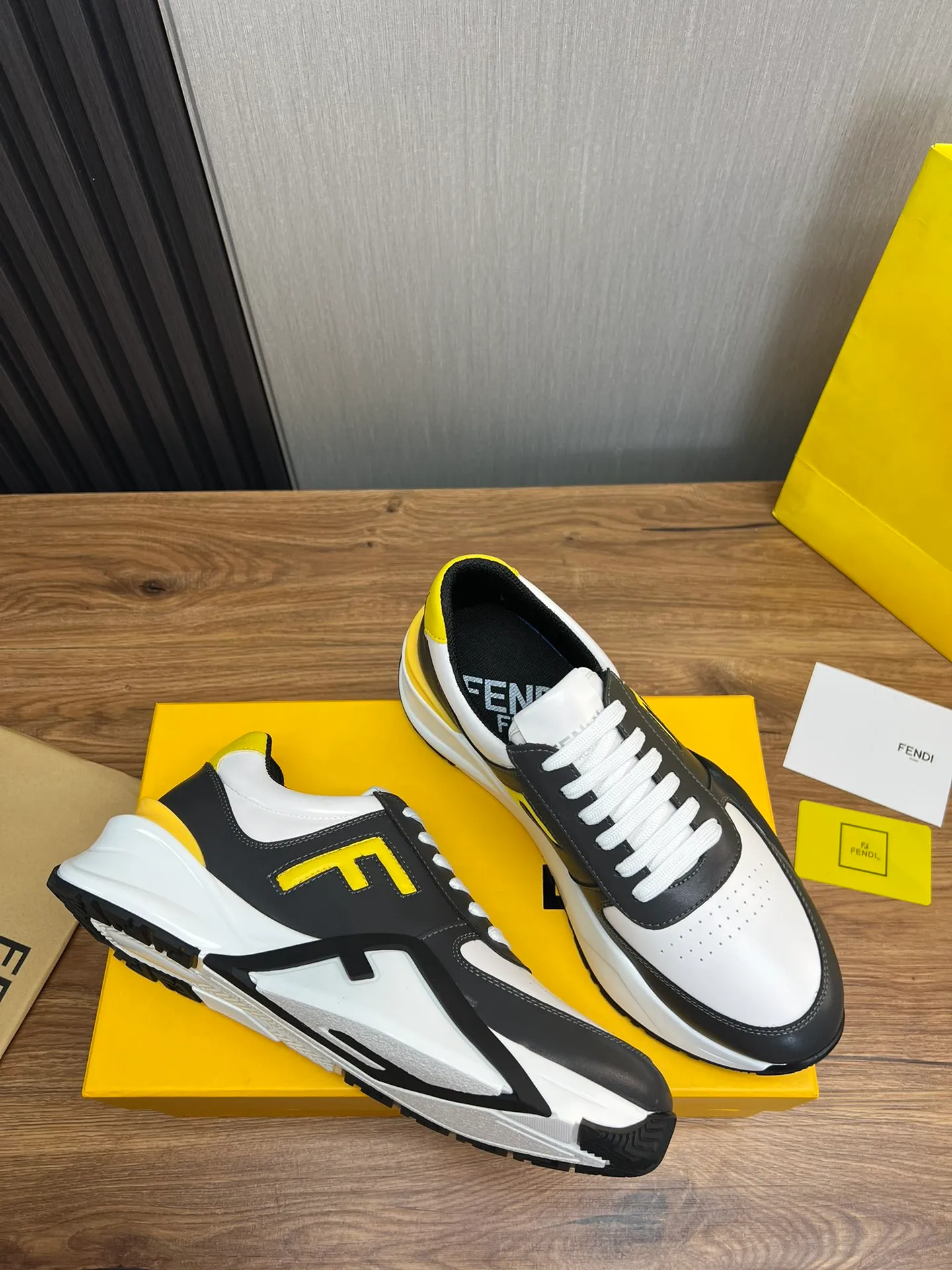 Men's shoes 💰520💰 Fendi [Fendi] hot style is on the market 🔥Fashionable casual men's shoes 🔱 Made of original cowhide + breathable mesh lining + sheepskin feet, perfect shape, top quality, you deserve it 🔜Original outsole, ultra-light, non-slip and wear-resistant 👣 Standard size 38-44 (customized in 45)